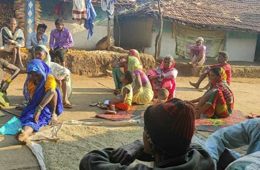 Patalkot's unique Diwali Patalkot's unique Diwali: बाजार में खरीदारी की नहीं, लोक नृत्य की होड़