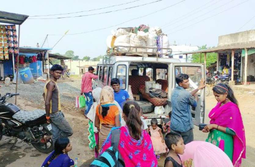 Diwali Celebration: Return to the villages,Workers went to Bhopal, Hoshangabad to do labor, laborers will celebrate festival with family after cutting soybean Diwali Celebration: वापसी से गांवों में लौटी रौनक