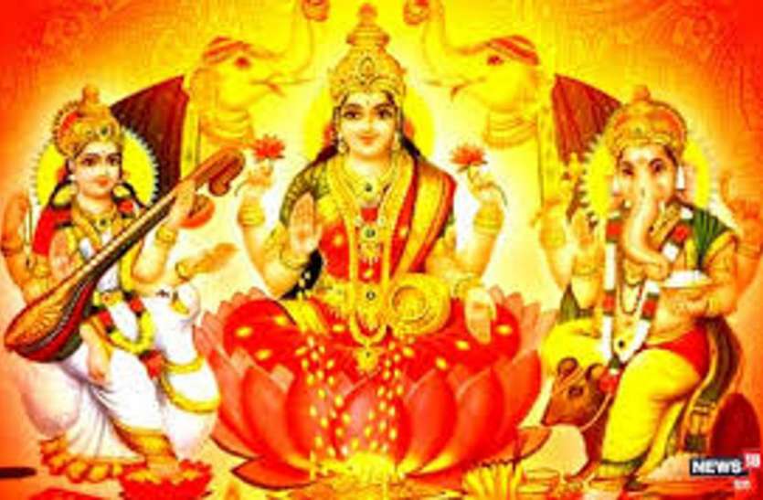दीपावली पर पितरों की पूजा से आएगी घर में सुख-शांति दीपावली पर पितरों की पूजा से आएगी घर में सुख-शांति