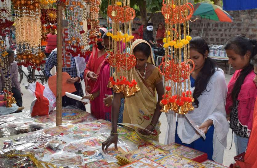 Market is ready, Dhanteras is expected to be a pottery business today, millions will be traded बाजार सजकर तैयार, धनतेरस आज बर्तन कारोबारियों को आस, लाखों का होगा व्यापार