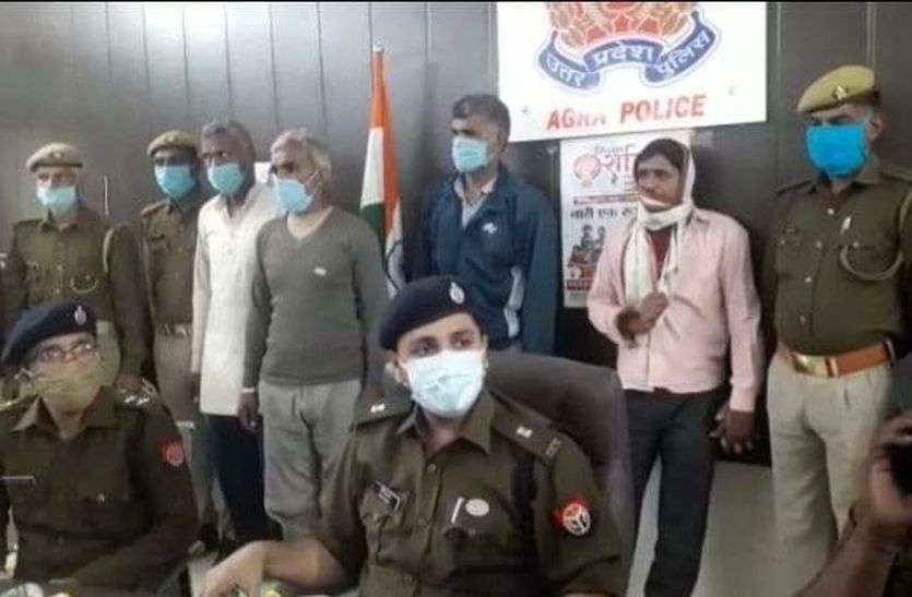 Gravel mafia arrested for crushing Uttar Pradesh police constable with tractor trolley उत्तर प्रदेश पुलिस के कांस्टेबल को ट्रैक्टर ट्राली से कुचलने वाले बजरी माफिया गिरफ्तार