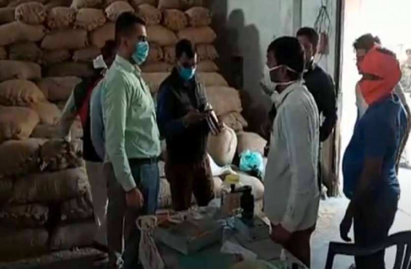 7_7.jpg रिश्वत के लिए किसानों को किया जा रहा परेशान, विभागीय अधिकारी कर रहे लापरवाही