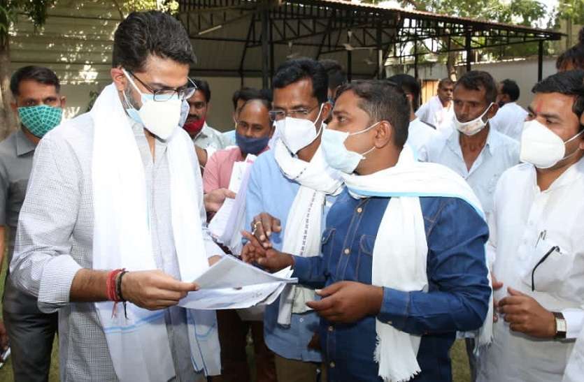 राजस्थान: राजनेताओं पर बढ़ता कोरोना अटैक, एक दर्जन से भी ज़्यादा नेता संक्रमित, ‘क्वारंटीन’ में ही मनेगी दिवाली राजस्थान: राजनेताओं पर बढ़ता कोरोना अटैक, एक दर्जन से भी ज़्यादा नेता संक्रमित, ‘क्वारंटीन’ में ही मनेगी दिवाली