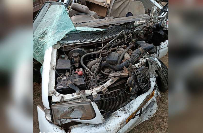 four die in road accident in bharatpur भीषण हादसा: शव लेकर लौट रही एम्बुलेंस ट्रॉले से भिड़ी, तीन की मौत