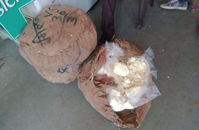 mawa found बस स्टैंड पर लावारिस मिली गठरी, मचा हड़कंप