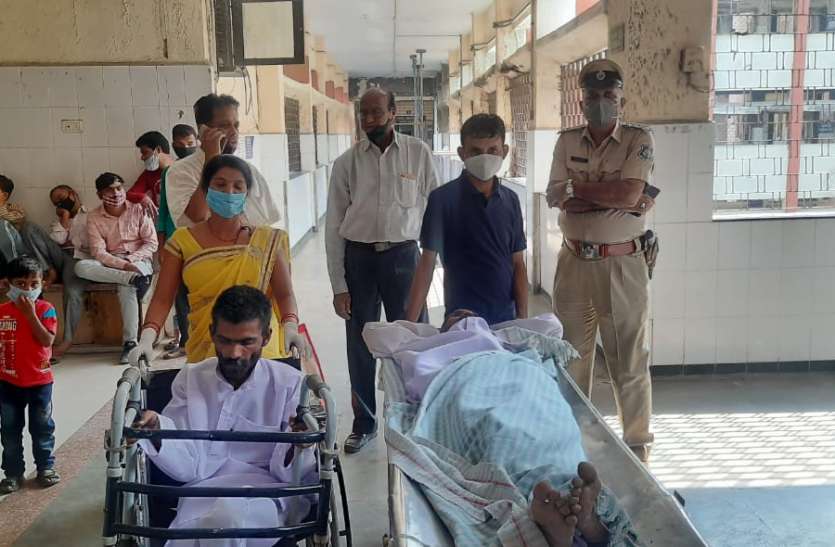 SURAT NEWS: लावारिस मरीज का उपचार, फिर किया आश्रम रवाना SURAT NEWS: लावारिस मरीज का उपचार, फिर किया आश्रम रवाना
