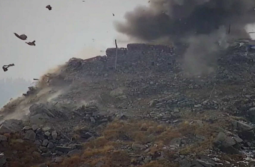 ddd.png जम्मू-कश्मीर: भारतीय सेना ने LOC पर तबाह किए Pakistan Army bunkers, देखें वीडियो
