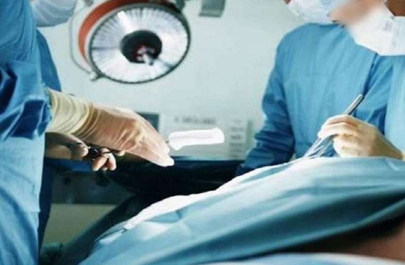 Doctors negligence (Symbolic photo) धरती के भगवान कहे जाने वालों का कारनाम जान दंग रह जाएंगे