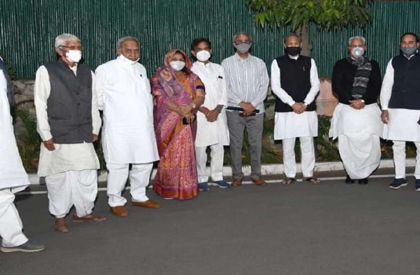मीणा समाज के 10 मंत्री विधायकों ने की मुख्यमंत्री से सीएमआर में मुलाकात मीणा समाज के 10 मंत्री विधायकों ने की मुख्यमंत्री से सीएमआर में मुलाकात
