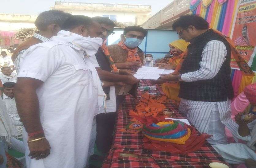 सीओ आश्वासन देकर भूले, लोगों में रोष सीओ आश्वासन देकर भूले, लोगों में रोष