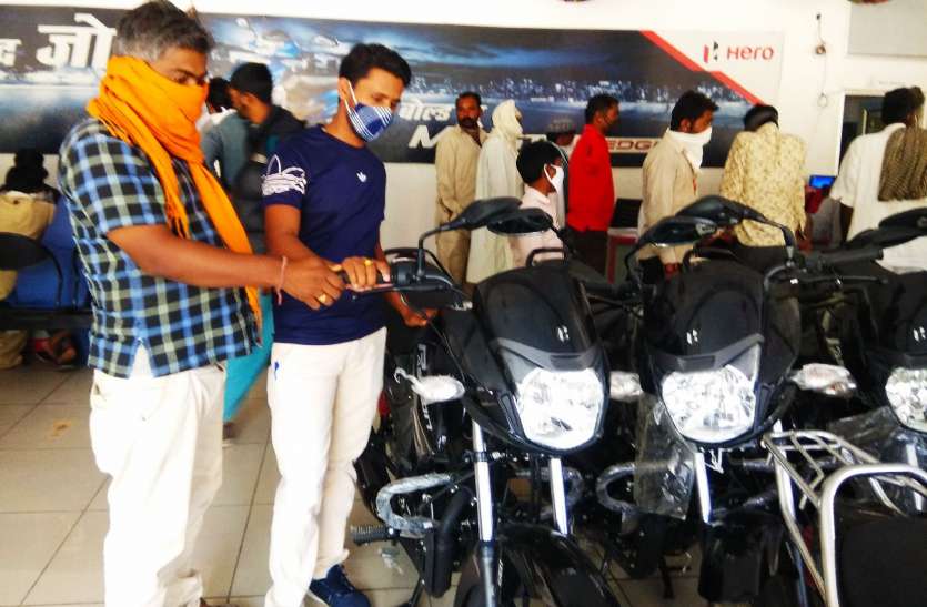 वाहन, बर्तन और इलेक्ट्रोनिक्स में रही ग्राहकी वाहन, बर्तन और इलेक्ट्रोनिक्स में रही ग्राहकी