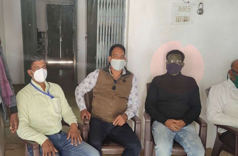 जीपीएफ की राशि निकालने के एवज में मांगी 6 हजार रुपये की रिश्वत, बाबू रंगेहाथ गिरफ्तार जीपीएफ की राशि निकालने के एवज में मांगी 6 हजार रुपये की रिश्वत, बाबू रंगेहाथ गिरफ्तार