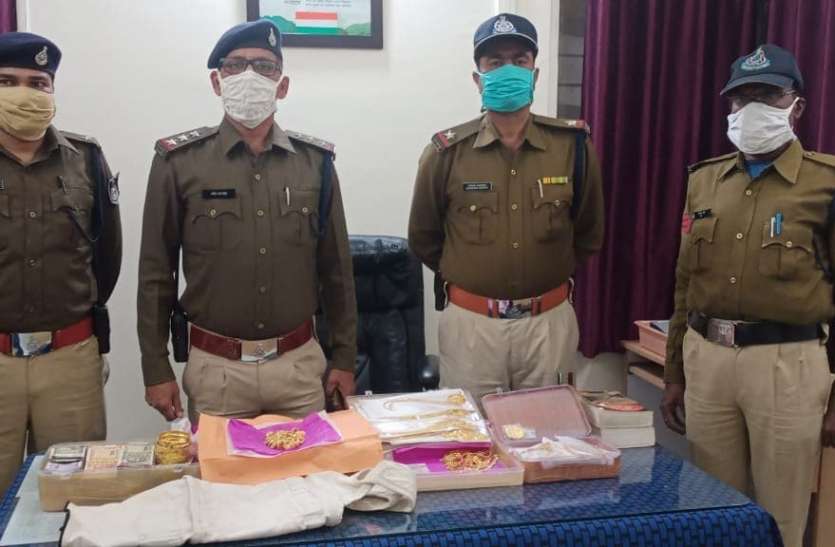 Jewelry: डेढ़ करोड़ रुपए के गहने के पीछे की हकीकत Jewelry: डेढ़ करोड़ रुपए के गहने के पीछे की हकीकत