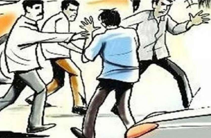 pitai.jpg बुलंदशहर में छेड़छाड़ का विरोध करने पर पति की सरेराह पिटाई