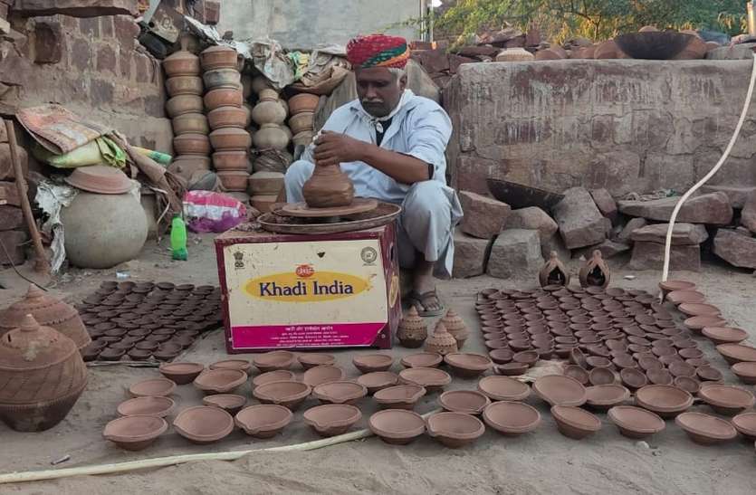 दूसरों के घर होंगे रोशन, तो इनके घर भी मनेगी दिवाली दूसरों के घर होंगे रोशन, तो इनके घर भी मनेगी दिवाली