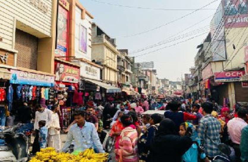 sre-4.jpg तो सहारनपुर में किसी ने नहीं माने नए कमिश्नर के निर्देश, देखें फाेटाे