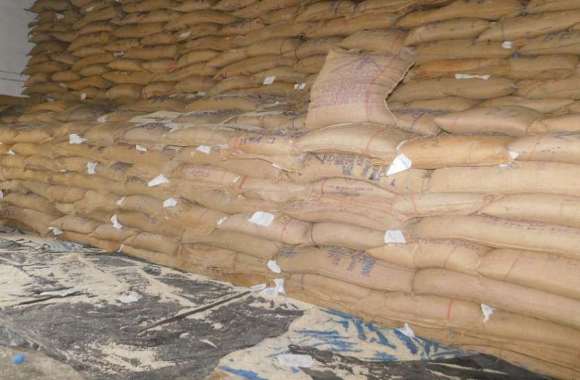 Sample taken after inspection for two days दो दिन तक निरीक्षण करने के बाद लिया सैंपल