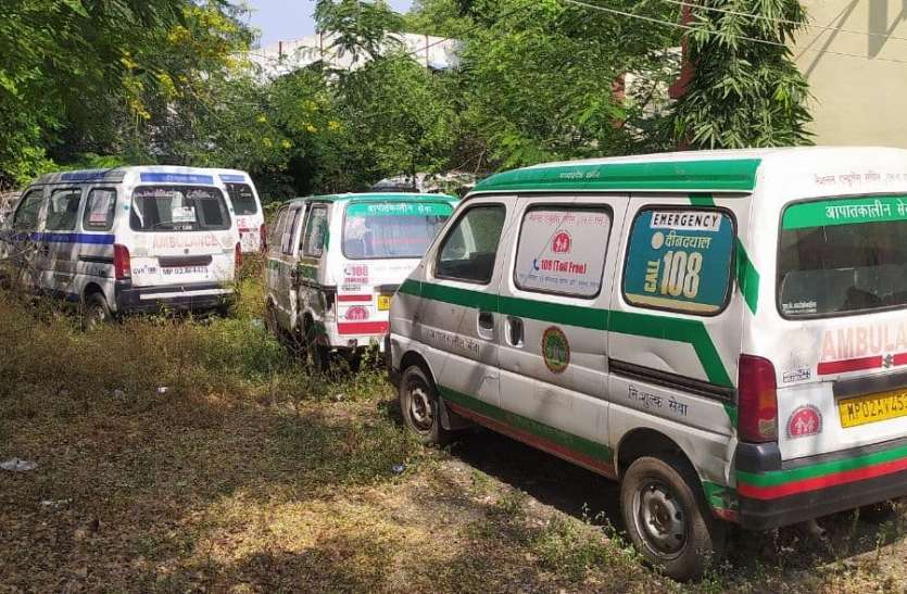 एक कॉल पर सड़कों पर दौडऩे वाली 108 एंबुलेंस कबाड़ एक कॉल पर सड़कों पर दौडऩे वाली 108 एंबुलेंस कबाड़