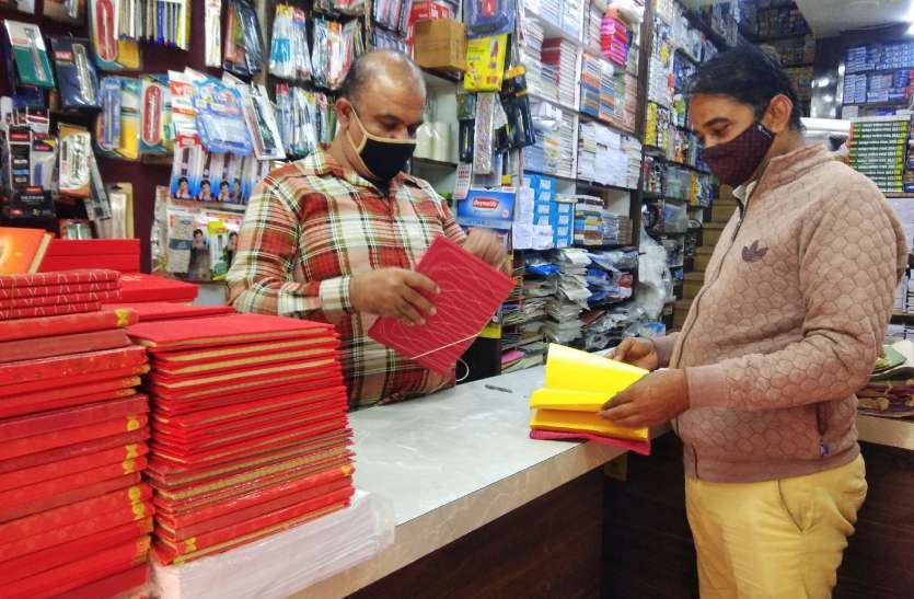 डिजिटल युग में भी बहियों का महत्व, रखा-जाता है हिसाब-किताब डिजिटल युग में भी बहियों का महत्व, रखा-जाता है हिसाब-किताब