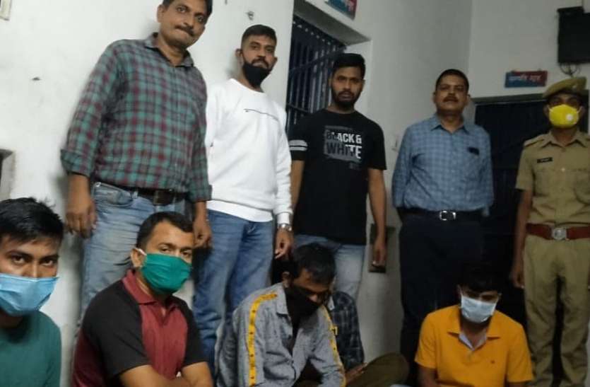 वाह... ये ऐसे शातिर जिन्होंने पैसा लेकर कइयों के खोल दिए भाग्य, लगा दी सरकारी नौकरियां, पकड़े तो खुले राज वाह... ये ऐसे शातिर जिन्होंने पैसा लेकर कइयों के खोल दिए भाग्य, लगा दी सरकारी नौकरियां, पकड़े तो खुले राज