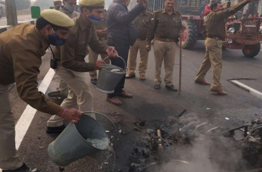 fire_in_bike_in_baghpat1.jpg दर्दनाक हादसा: ट्रैक्टर से टकराकर बाइक में लगी भीषण आग, युवक की जलकर मौत