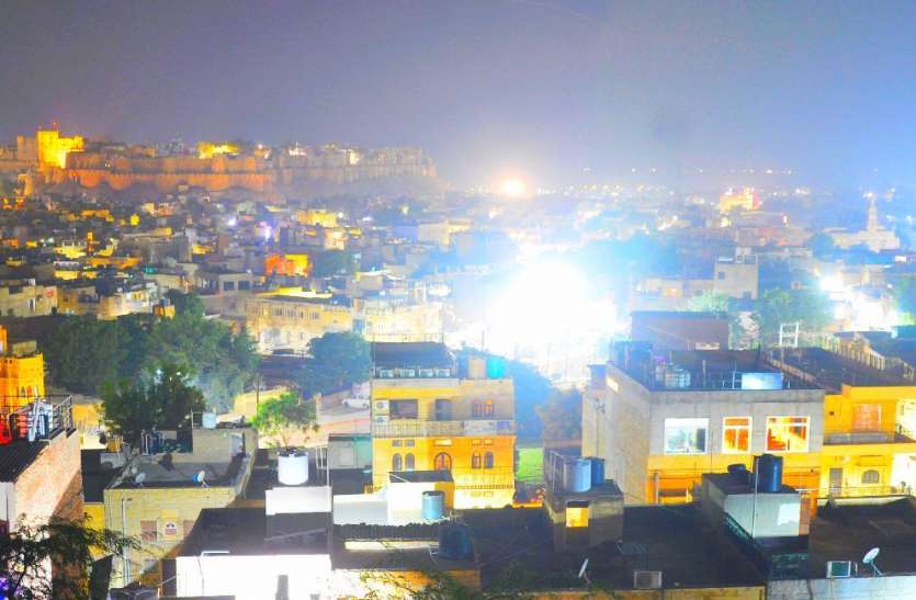 दुल्हन की तरह सजी स्वर्णनगरी का खिल उठा सौन्दर्य दुल्हन की तरह सजी स्वर्णनगरी का खिल उठा सौन्दर्य