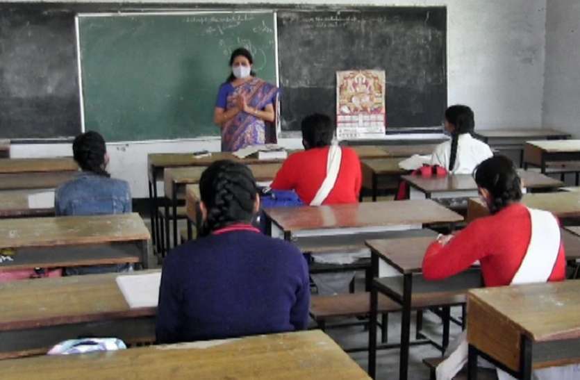 School Education (symbolic photo) अब इन विद्यार्थियों के लिए मासांत तक शुरू हो सकती हैं नियमित कक्षाएं