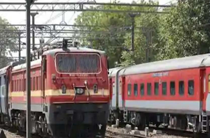 दिवाली के बाद वापसी और छठ के लिए चलेंगी 40 स्पेशल ट्रेनें, मिलेगा कंफर्म टिकट दिवाली के बाद वापसी और छठ के लिए चलेंगी 40 स्पेशल ट्रेनें, मिलेगा कंफर्म टिकट