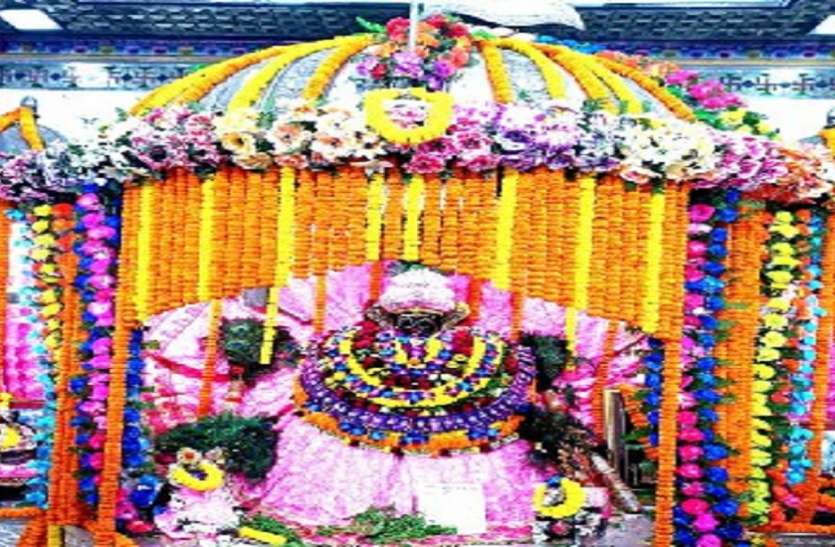 WEST BENGAL---श्याम मंदिर घुसुड़ीधाम में दीपावली पर भक्तों ने लगाई धोक WEST BENGAL---श्याम मंदिर घुसुड़ीधाम में दीपावली पर भक्तों ने लगाई धोक