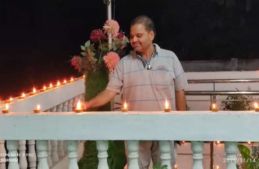 diwali_1.jpg नजीर: दिवाली पर इस मुस्लिम सपा नेता ने अपने घर पर जलाए दीप दिया साैहार्द का संदेश