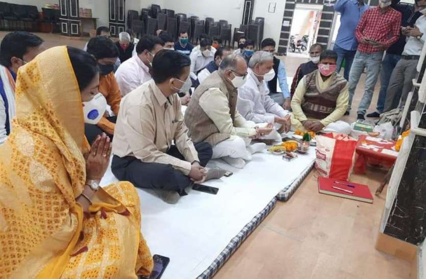 फोन पर ही दिवाली की रामा-श्यामा, सूने रहे भाजपा नेताओं के घर फोन पर ही दिवाली की रामा-श्यामा, सूने रहे भाजपा नेताओं के घर