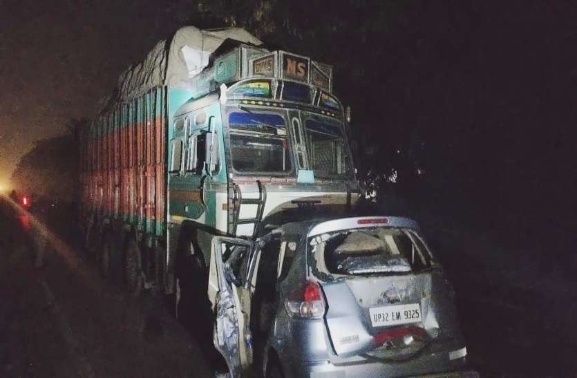 sant kabir nagar accident UP संत कबीर नगर में भीषण सड़क हादसा, दो भाइयों समेत 5 की मौत, कार की हालत देख रोंगटे खड़़ेेे हो गए