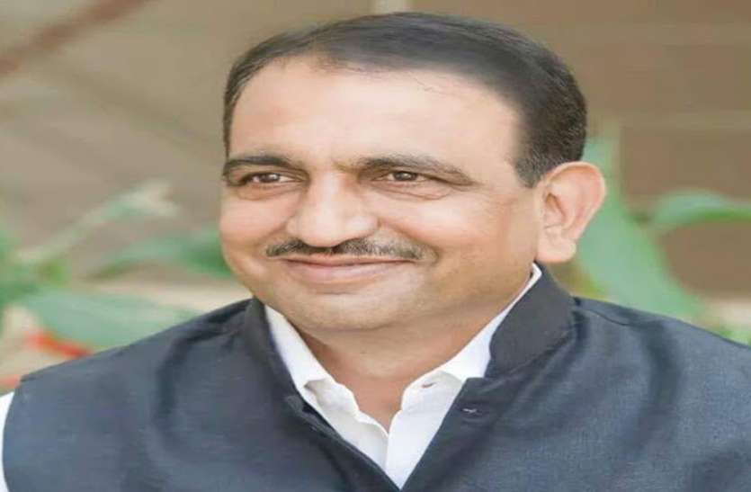 santosha_bafna.jpg सड़कों की खस्ता हालत को लेकर आंदोलन करेगी भाजपा: संतोष बाफना