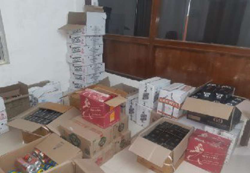 दीपावली से एक रात पहले पुलिस ने छापा मारकर पकड़ी 6 लाख की शराब, पिता-पुत्र को भेजा जेल