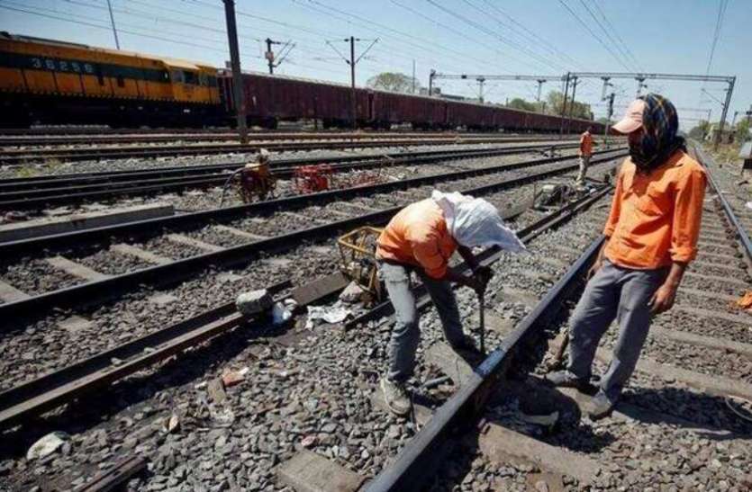2 साल में 26 किलो मीटर पहुंचे, 5 महीने में कैसे होगा 24 किलो मीटर रेल लाइन बिछाने का काम 2 साल में 26 किलो मीटर पहुंचे, 5 महीने में कैसे होगा 24 किलो मीटर रेल लाइन बिछाने का काम