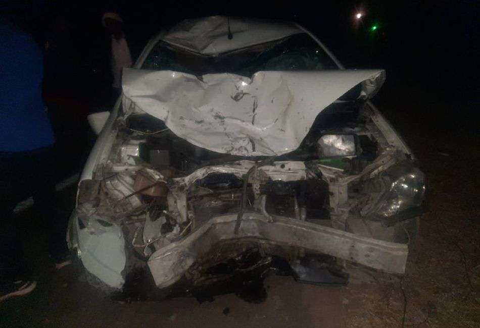 कार की टक्कर से बाइक सवार तीन युवकों की मौत