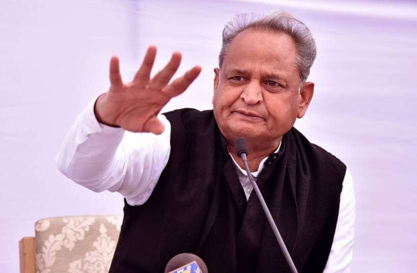 ashok_gehlot.jpg कपिल सिब्बल पर भड़के गहलोत, कहा- मीडिया में नहीं लाने चाहिए आंतरिक मसले
