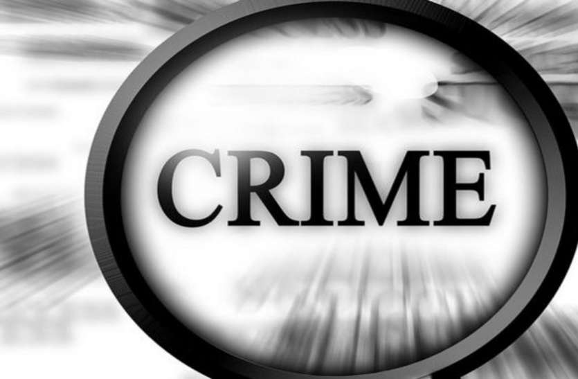 108 ambulances smashed and assaulted 108 एम्बुलेंस में तोडफ़ोड़ कर मारपीट की