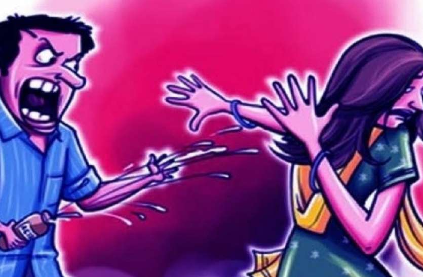 rmpur.jpg रामपुर में युवती पर तेजाब से हमला करके बाइक सवार फरार, युवती अस्पताल में भर्ती