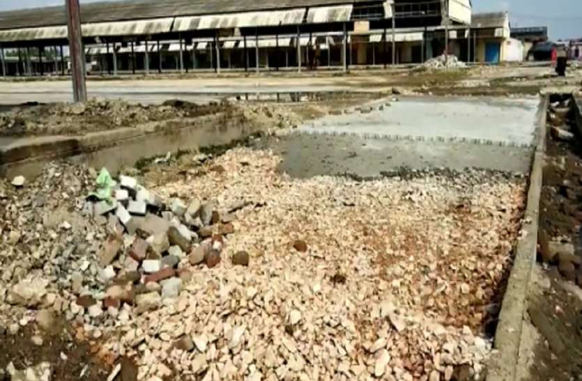 1_1.jpg एशिया की नंबर वन आलू मंडी का अभी तक नहीं हो पाया कायाकल्प, किसानों का उठानी पड़ रहीं परेशानियां