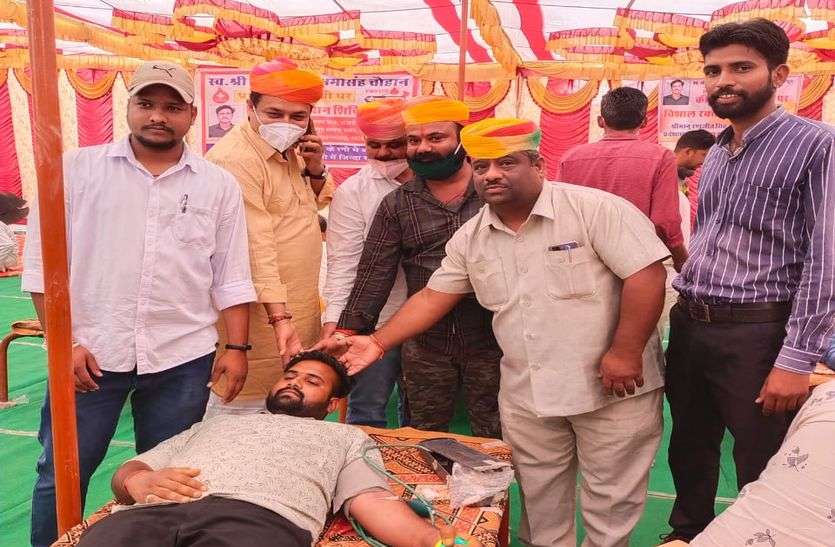 शिविर में 125 ने किया रक्तदान शिविर में 125 ने किया रक्तदान