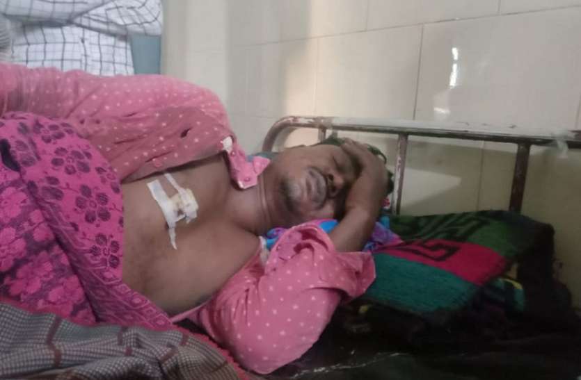 Drunk stole a dagger in the chest of sarpanch husband सरपंच पति के सीने में शराबी ने घोंपा खंजर