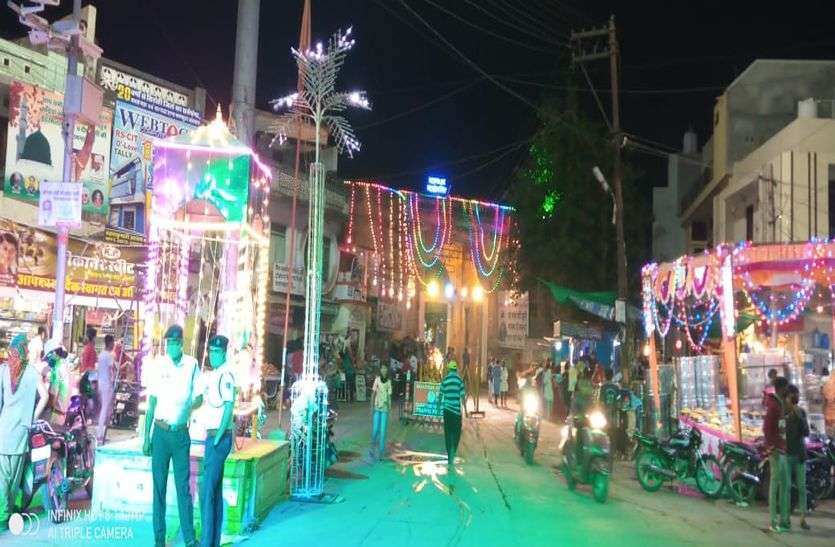 दीपोत्सव पर छाया उल्लास, रंग-बिरंगी रोशनी से जगमगाई देवनगरी दीपोत्सव पर छाया उल्लास, रंग-बिरंगी रोशनी से जगमगाई देवनगरी