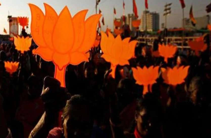 अयोध्या में भाजपा के बड़े नेता पर अंधाधुंध फायरिंग अयोध्या में भाजपा के बड़े नेता पर अंधाधुंध फायरिंग