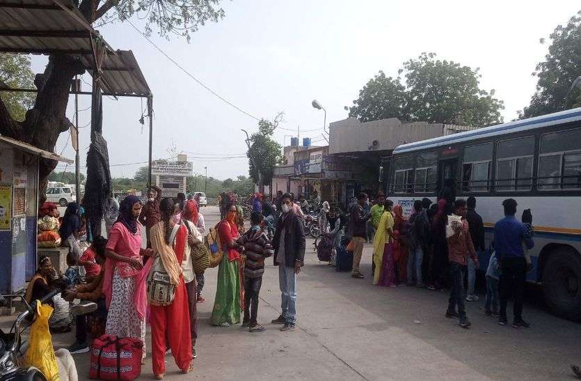 दीपावली से बढ़ा यात्रीभार दीपावली से बढ़ा यात्रीभार