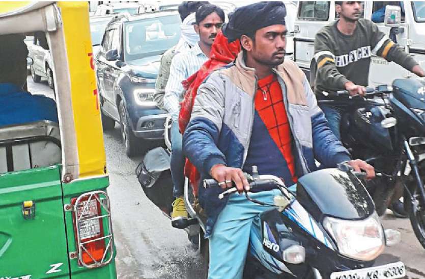 cms_image1 जाम से जूझते रहे लोग, पुलिस रही नदारद