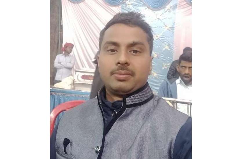 death.jpg खड़े ट्रेलर में घुसी बाइक, आर्मी के जवान की दर्दनाक मौत, हेलमेट भी चूर-चूर हो गया