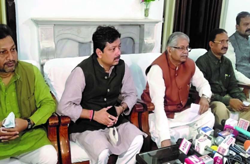 नेता प्रतिपक्ष धरमलाल बोले- प्रदेश में बिचौलियों व माफियाओं को संरक्षण देने में लगी है सरकार नेता प्रतिपक्ष धरमलाल बोले- प्रदेश में बिचौलियों व माफियाओं को संरक्षण देने में लगी है सरकार