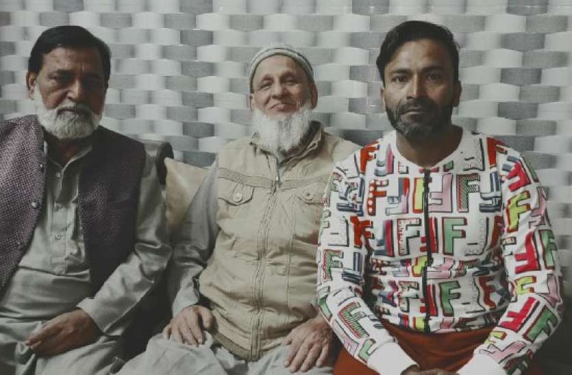 Family Of Muslim Bollywood Actor Donated Land For Shiva Temple - मुस्लिम बॉलीवुड एक्टर के परिवार ने शिव मंदिर के लिए दान की पुश्तैनी जमीन | Patrika News