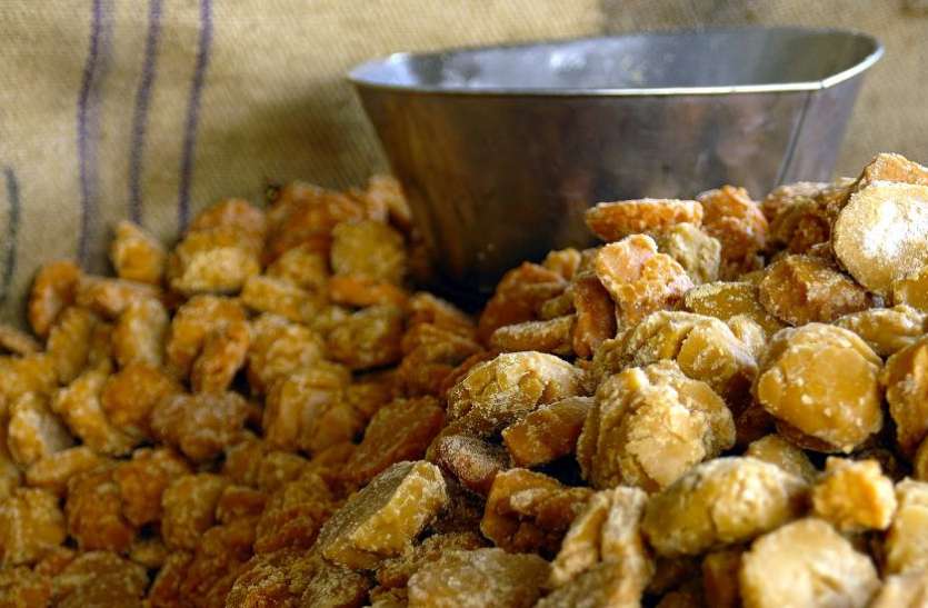 health_benefits_of_jaggery.jpg सर्दियों में गुड़ खाने से होते हैं ये फायदे, कई बीमारियों से भी बचाता है